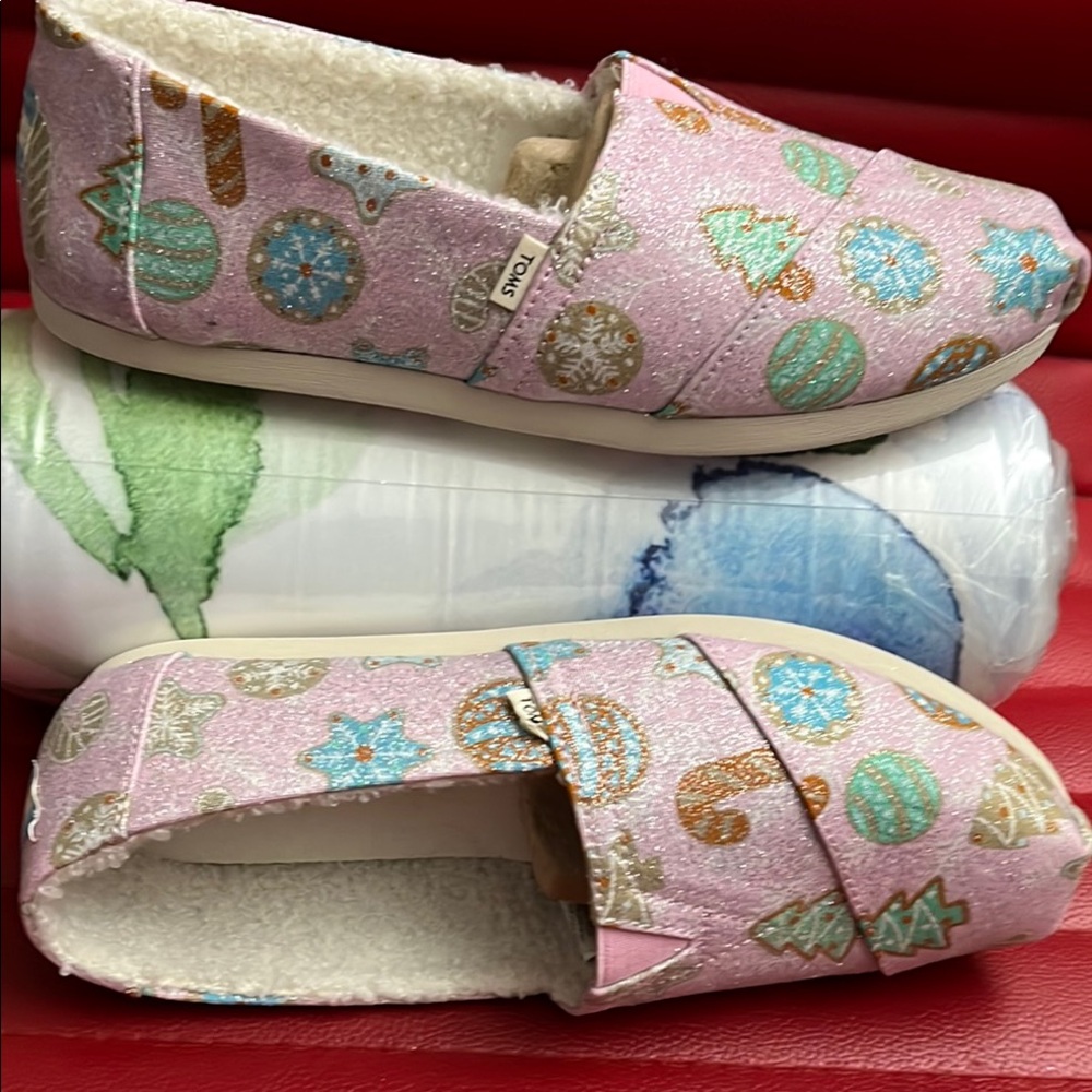 TOMS Festive Pink Glitter Slip-Ons.NWOT - Picture 5 of 5
